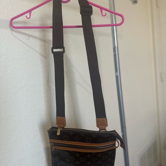 Louis Vuitton Crossbody Bag - Picture 4 of 9